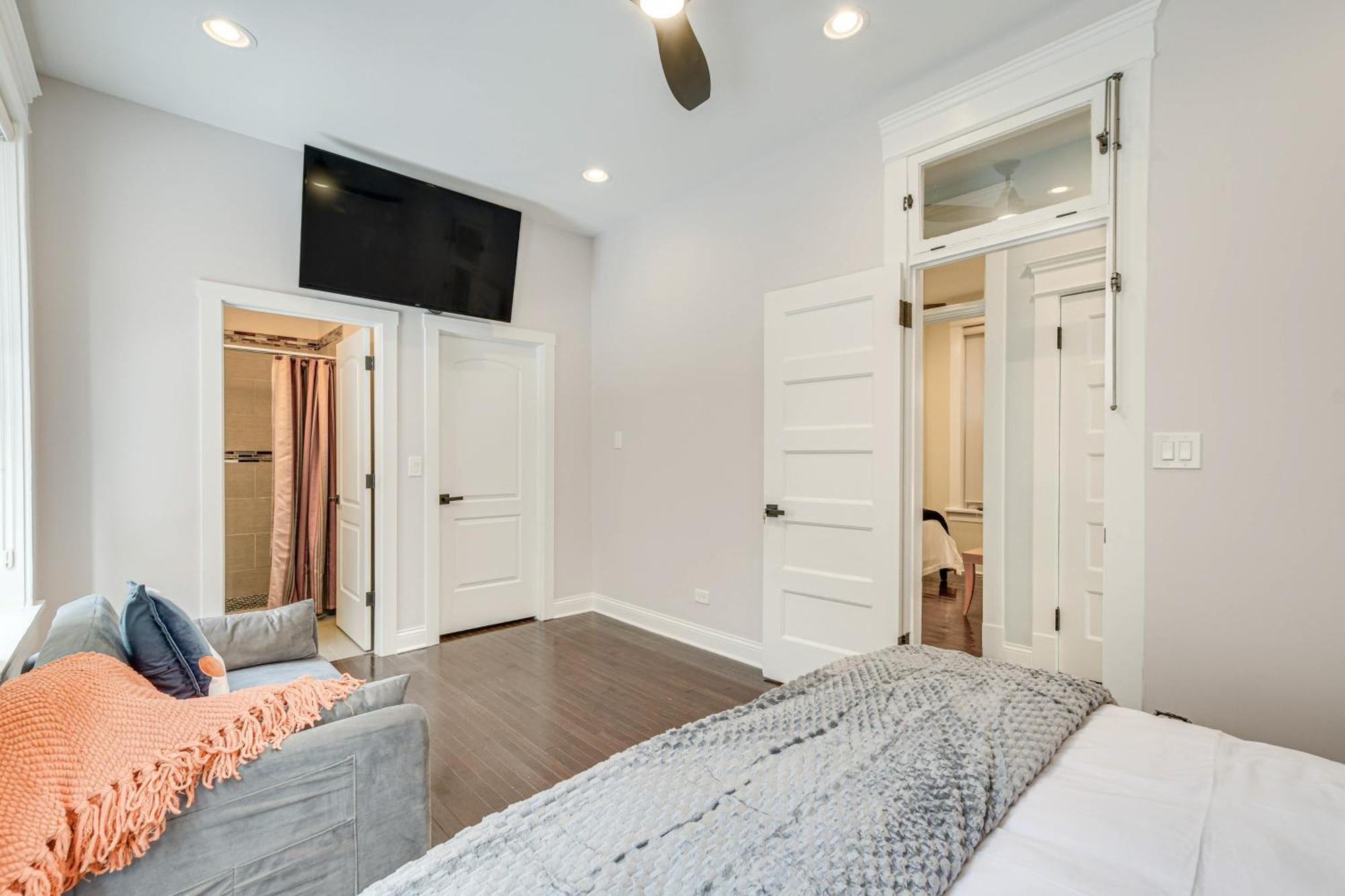 Spacious Condo With Deck About 3 Mi To Downtown Chicago! 外观 照片