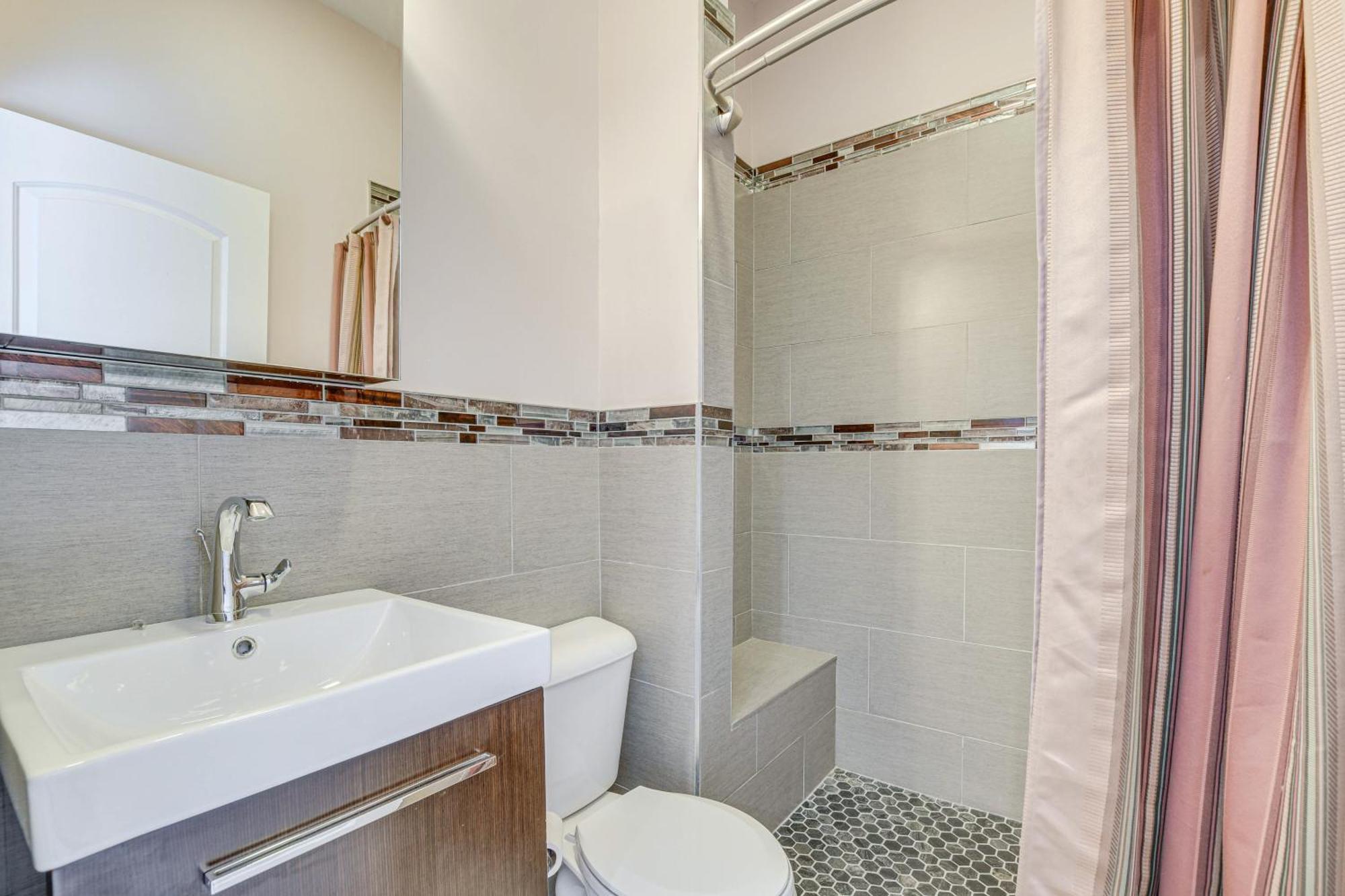 Spacious Condo With Deck About 3 Mi To Downtown Chicago! 外观 照片