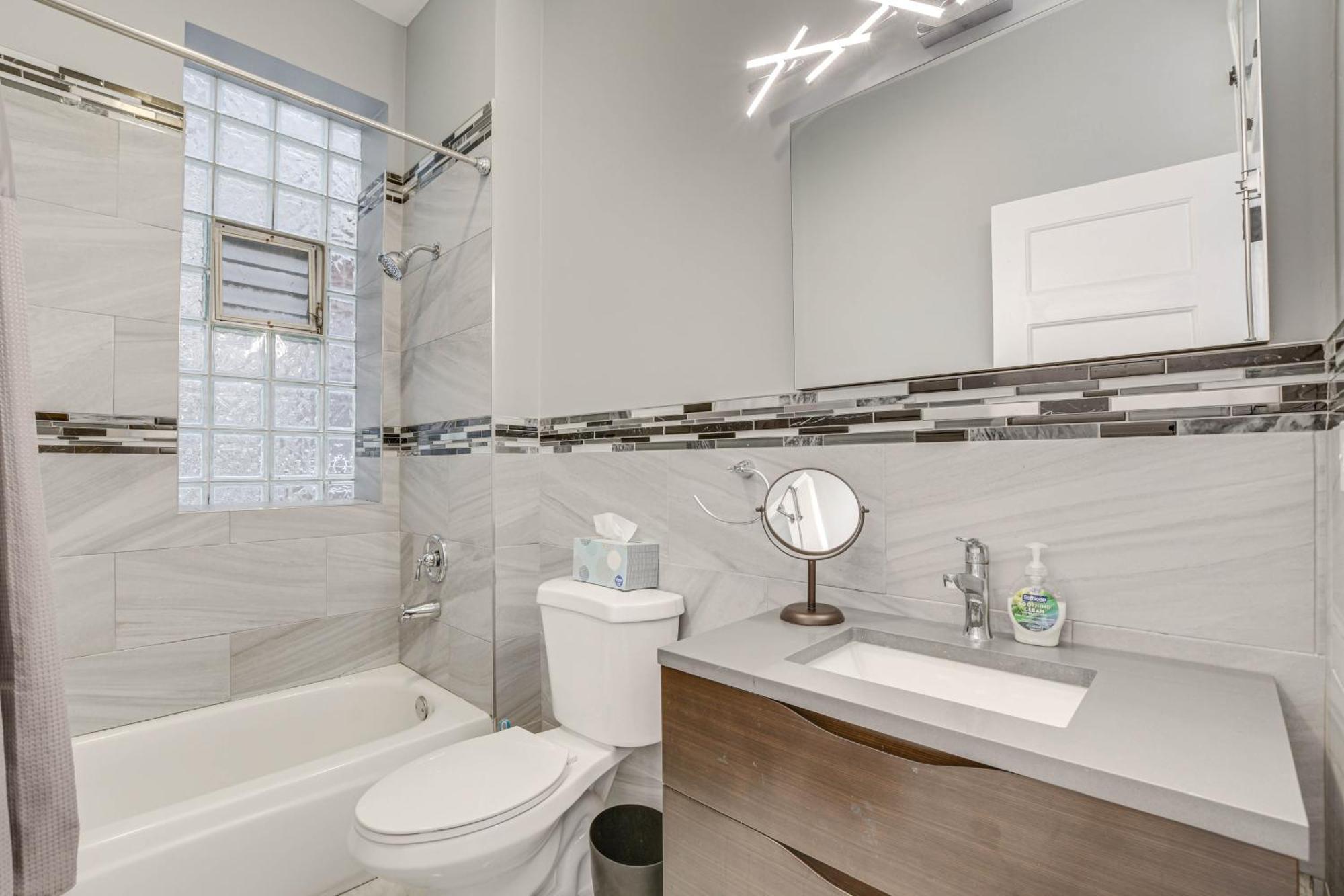 Spacious Condo With Deck About 3 Mi To Downtown Chicago! 外观 照片